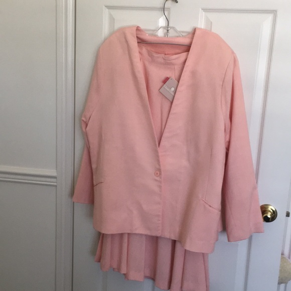 Peach colored jacket with skirt - Picture 1 of 4